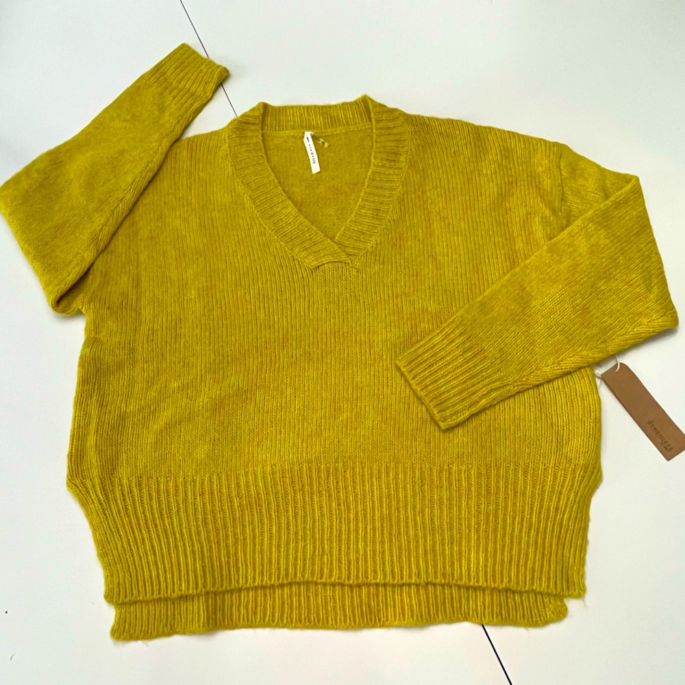 DREAMERS | M | crop | NWT